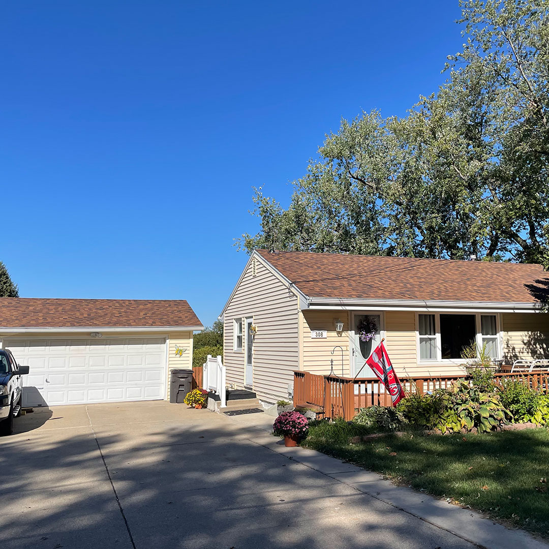 Single story house with a light brown shingle roof in Urbandale, IA
